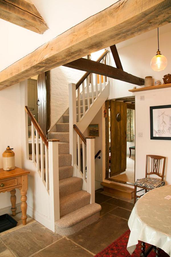 The Cottage Cross in Hand Exterior foto
